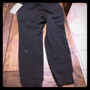 Lulu lemon press pause joggers